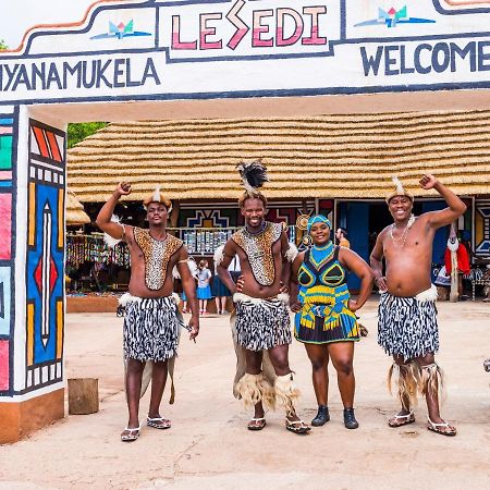 Aha Lesedi African Lodge & Cultural Village Broederstroom Exteriör bild