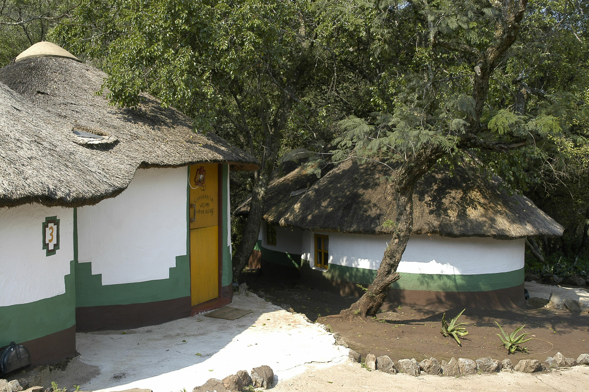Aha Lesedi African Lodge & Cultural Village Broederstroom Exteriör bild
