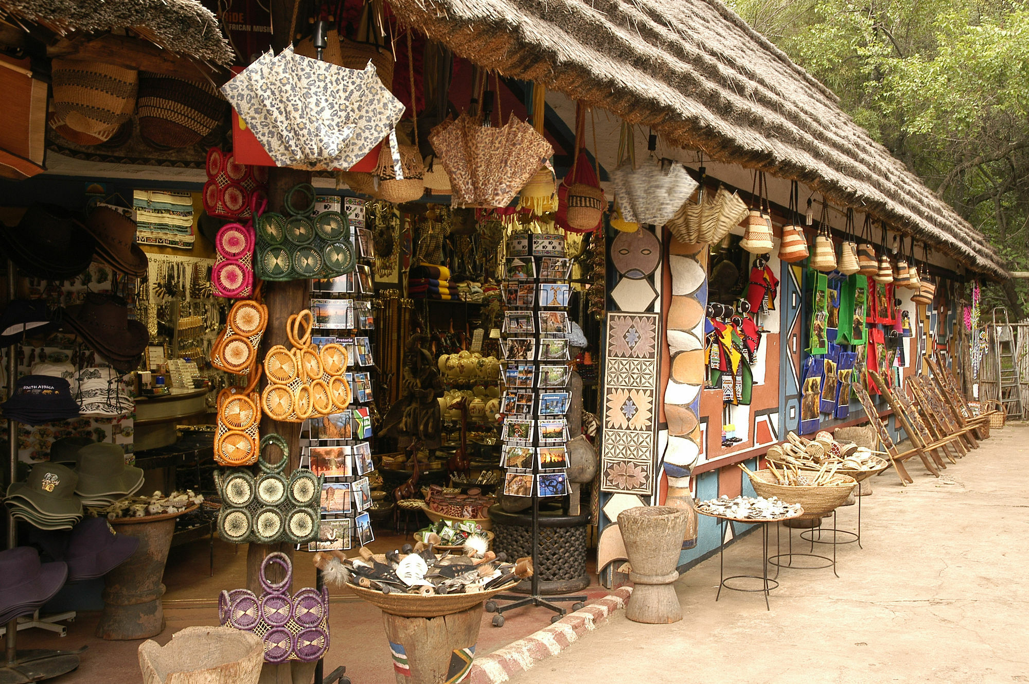 Aha Lesedi African Lodge & Cultural Village Broederstroom Exteriör bild