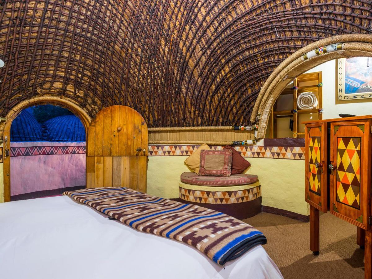Aha Lesedi African Lodge & Cultural Village Broederstroom Exteriör bild